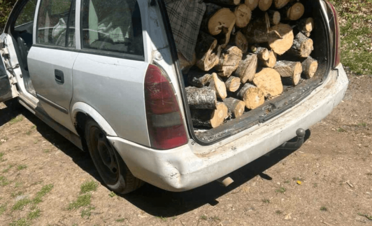 Pa leje dhe me automjet të paregjistruar transportonte dru për ngrohje, ndalohet personi nga rrethina e Shkupit